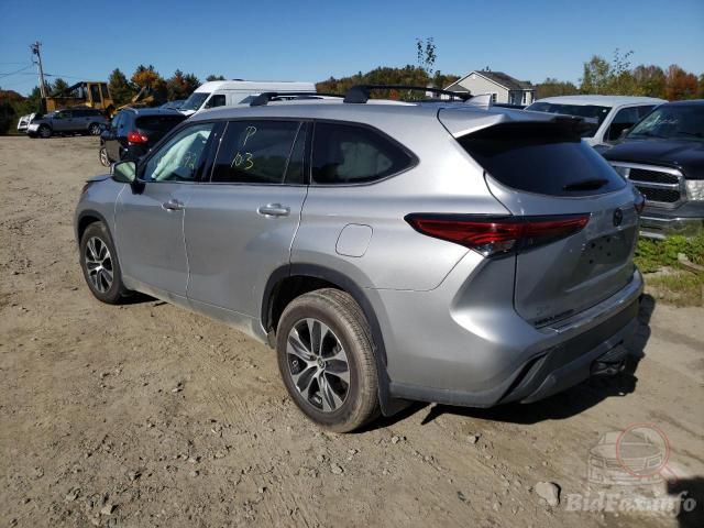 toyota-highlander-2022-5tdhzrbh1ns204892-img3.jpg
