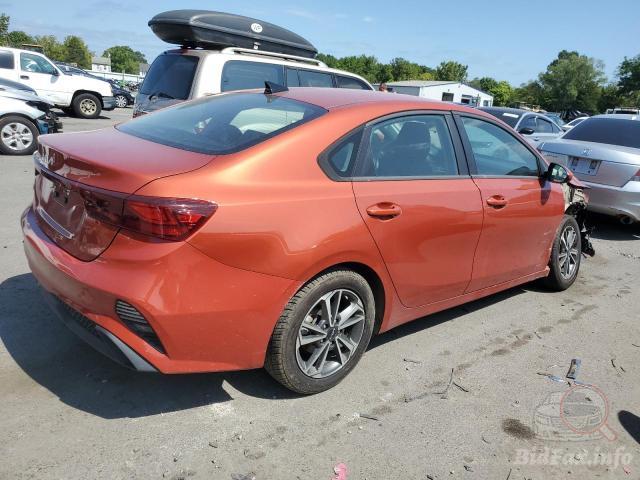 kia-forte-lx-2023-3kpf24ad1pe524160-img03.jpg