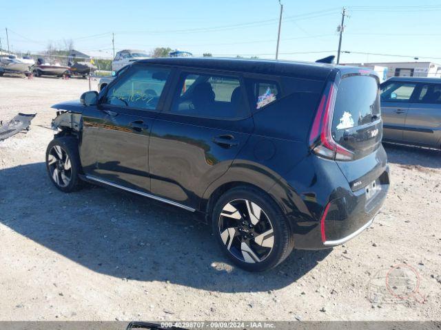 kia-soul-2023-kndj53au6p7856610-img03.jpg