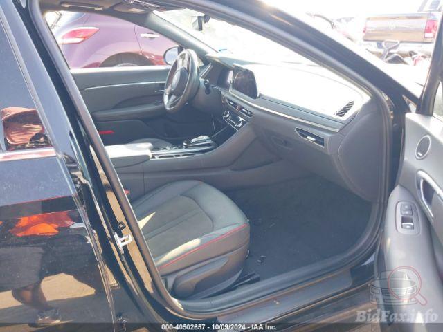 hyundai-sonata-2023-kmhl44j26pa299633-img05.jpg